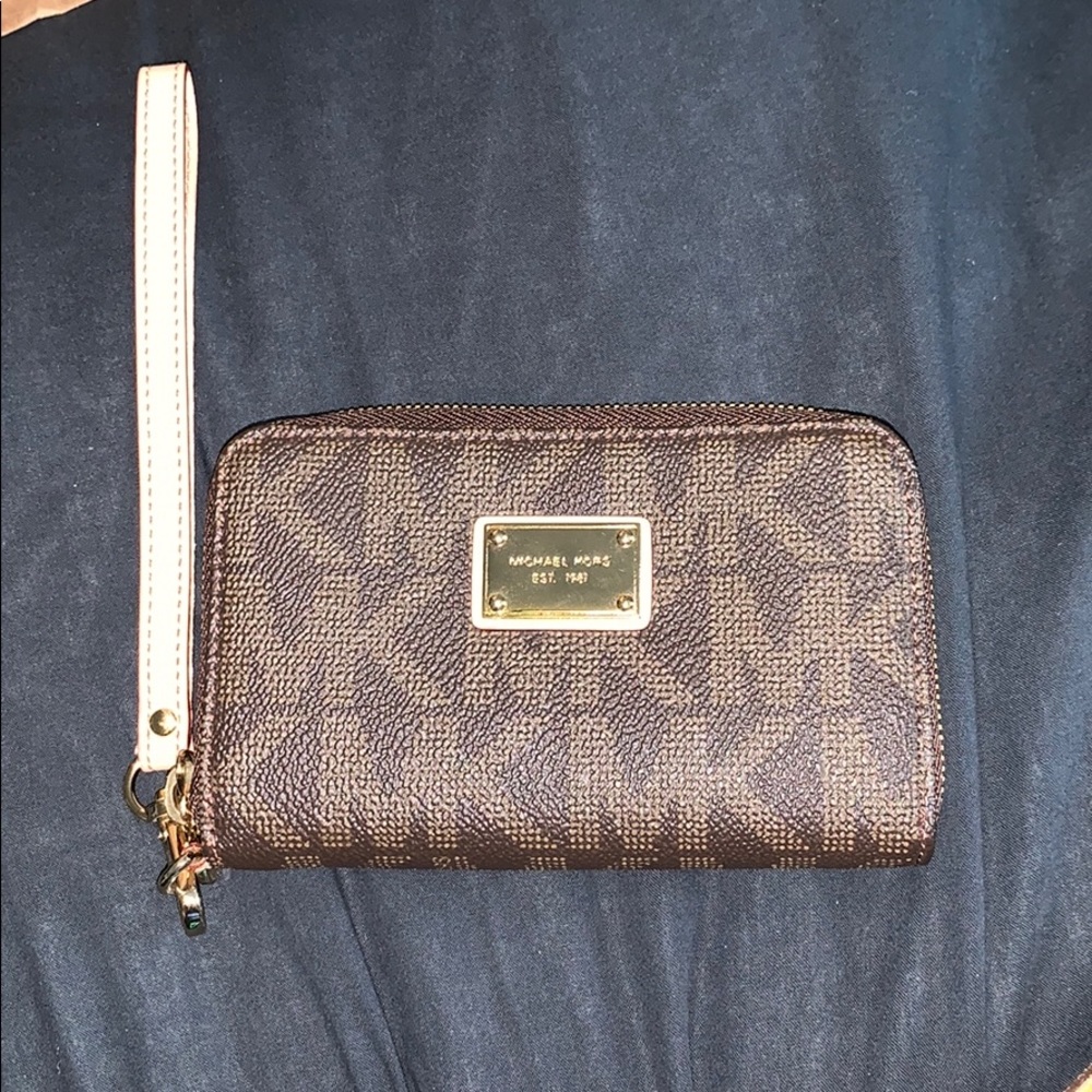 Michael Kors wristlet